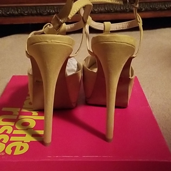 Heels - Picture 4 of 7